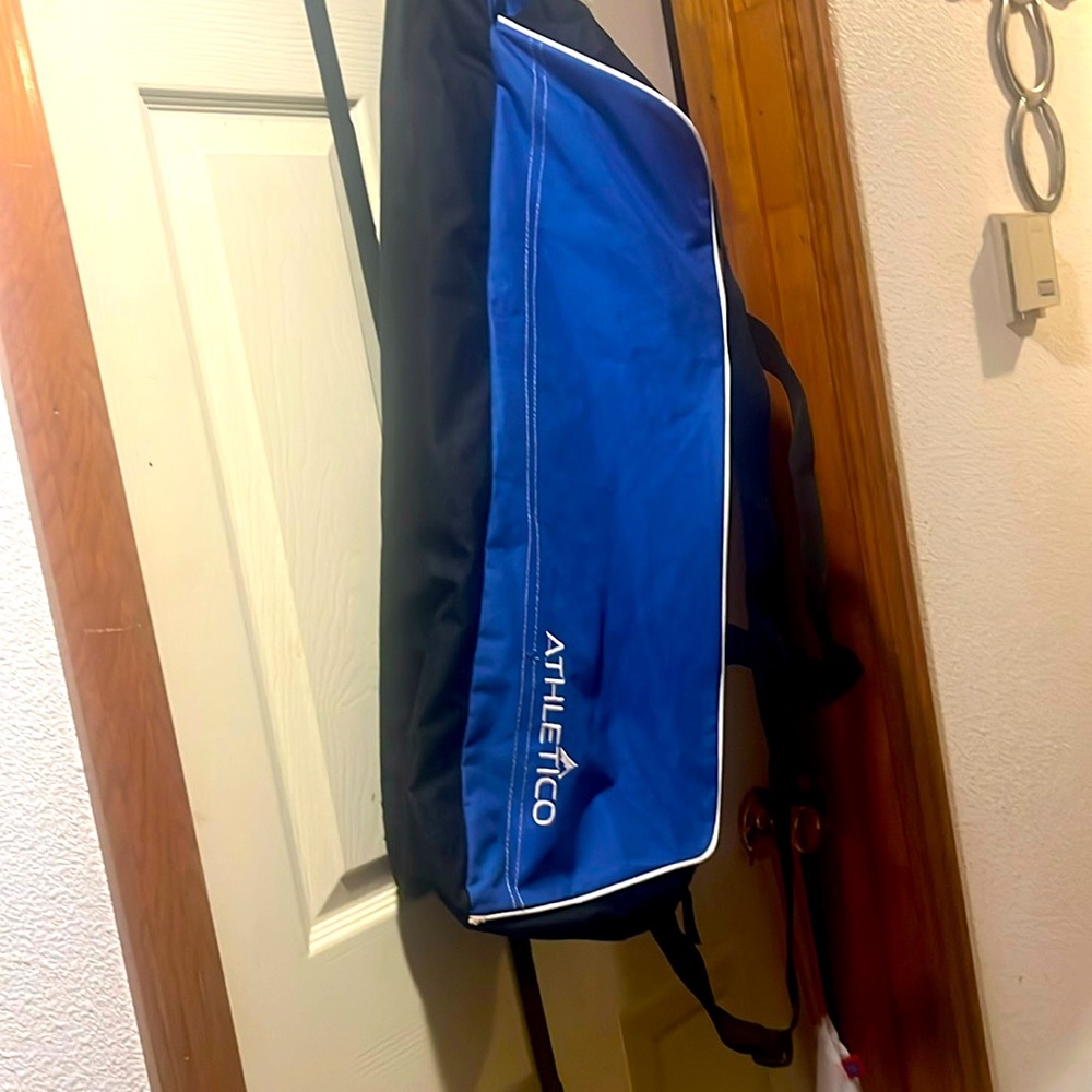 Like new baseball/softball bag exterior zippered area for keys phones watches